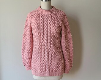 Vintage handknit cable knit pullover sweater / peach wool vintage hand knit sweater / Fishermans sweater / popcorn / womans size S-M