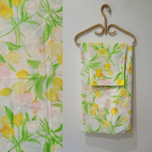 70&#39;s full sheet set / tulip time / flower power/  pastel floral sheet set with pillowcases/ 70s fabric / by JP Stevens Utica