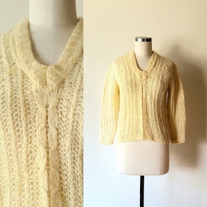60&#39;s mohair cableknit sweater / creme V neck fuzzy Pullover/  size small/medium
