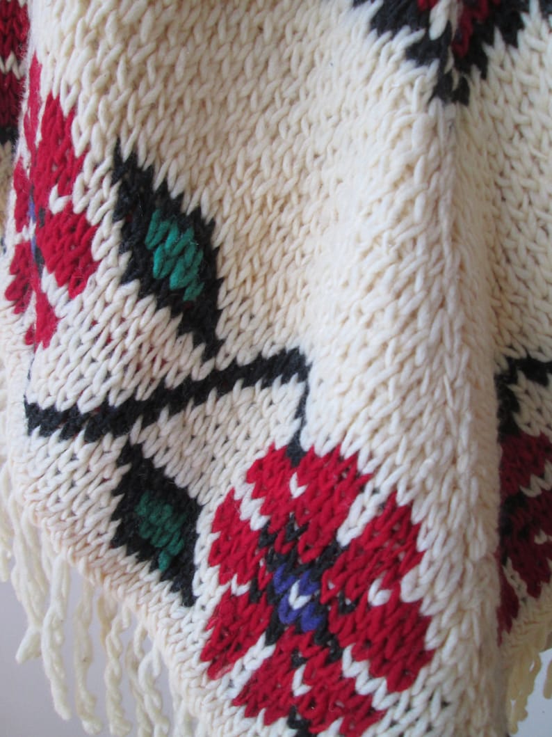 60/'s-70/'s poncho hand knit Hippie Poncho oversize red flowers Sweater Poncho