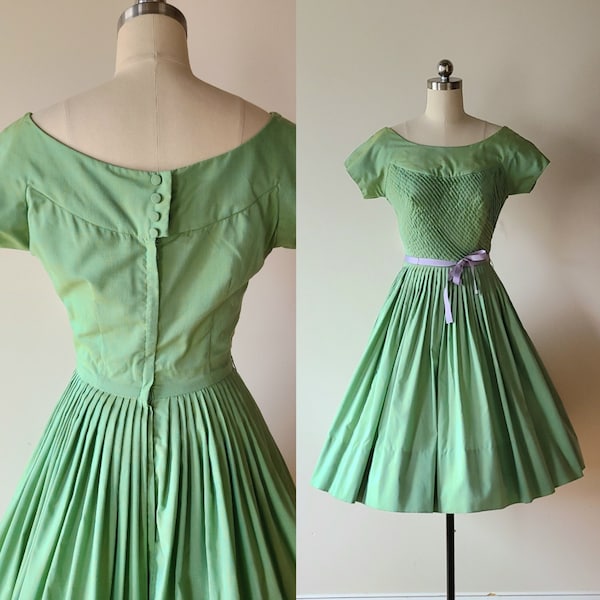 50's Dress/  Taylored Junior fit and flare tuck front green cotton dress /  circle skirt dress / day dress / shark skin dress / size XS