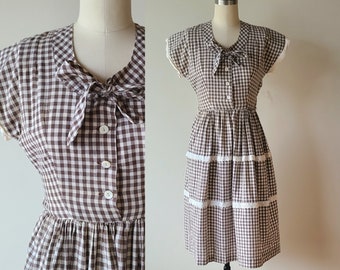 50's picnic Dress /Marcy Lee  fit and flare dress / brown and white gingham dress with eyelet lace / tiered skirt day dress / size XXS