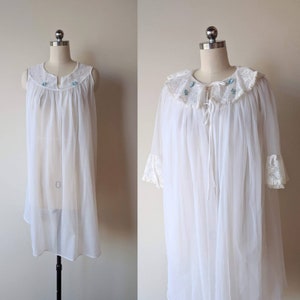 60&#39;s lingerie set/ white Chiffon and Lace short Peignoir set /wedding lingerie  /short white gown and robe set /size medium
