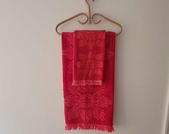 60s hot pink sculpted terrycloth fringed snowflake bath and hand towel set by Royal Family Cannon