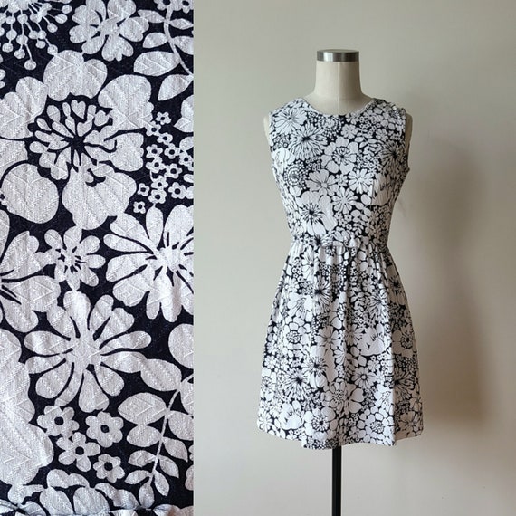 60's Mod mini dress / pique flower power sleevele… - image 1