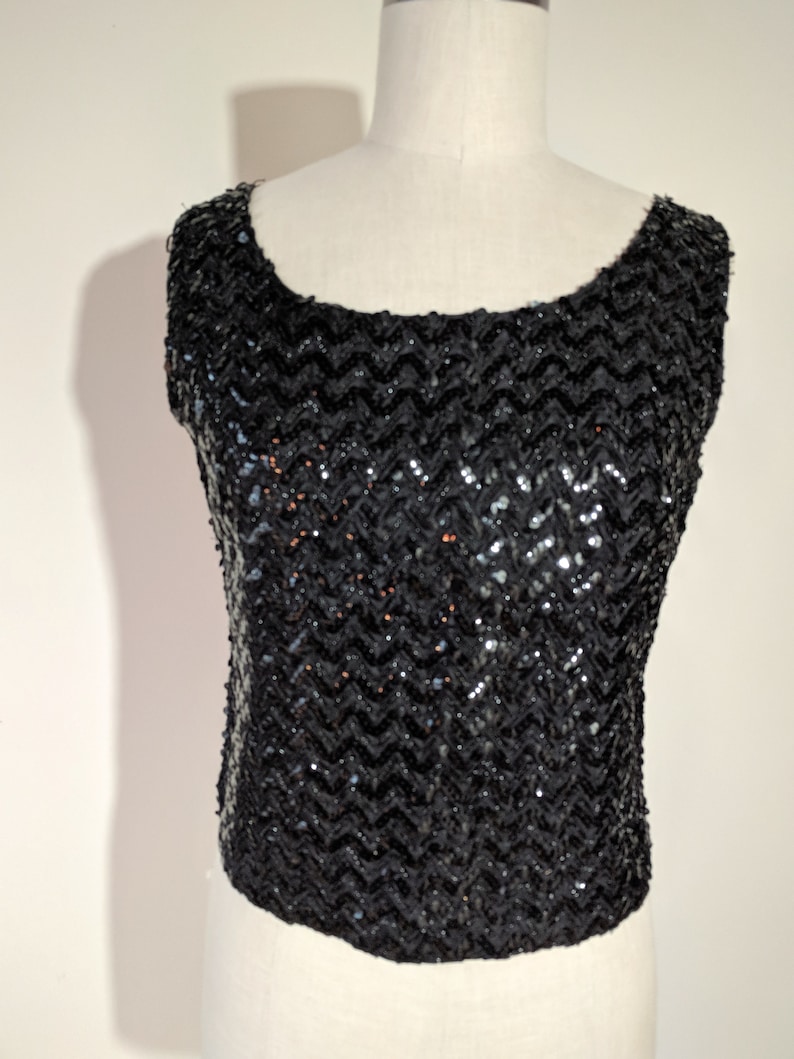 60/'s Sequined top black sleeveless beaded and sequined shell black tank toprear zipper size small