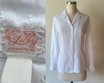 Blusa vintage de los años 70 de Lilly Pulizer, blanca, de manga larga con ojales y botones delanteros, talla mediana.