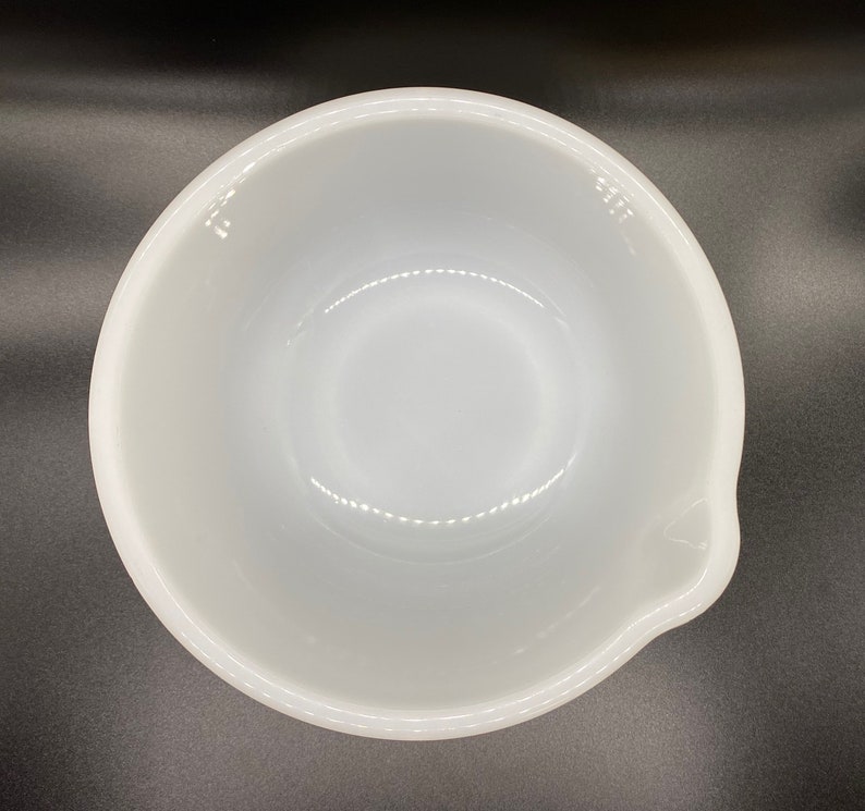 mixing bowl with spout mixing bowl with spout