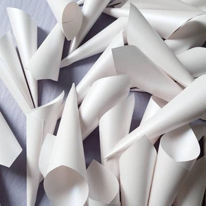 Cremeweiße Hochzeit Confetti Kegel