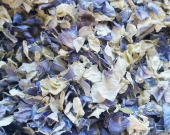 Stoffigblauwe en ivoorkleurige bruiloftsconfetti: biologisch afbreekbare gedroogde bloemblaadjes