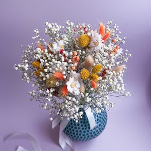 Ramo de flores secas de margarita amarilla, naranja y gypsophila para decoración del hogar, arreglo de flores secas de colores brillantes, regalos únicos para ella