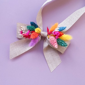 Regenbogen getrocknete Blumen-Hundekrawattenhalsband für bunte Hochzeiten, natürliche getrocknete Blumen-Hundeschleife, Hochzeit Haustierzubehör, wunderliche Hochzeitsblume