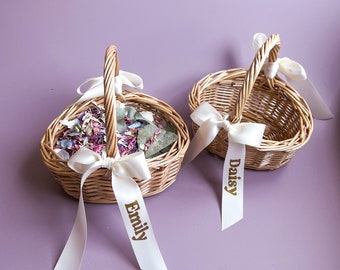 Adorable cesta de flores para niña con confeti de pétalos biodegradable opcional/accesorios de boda naturales