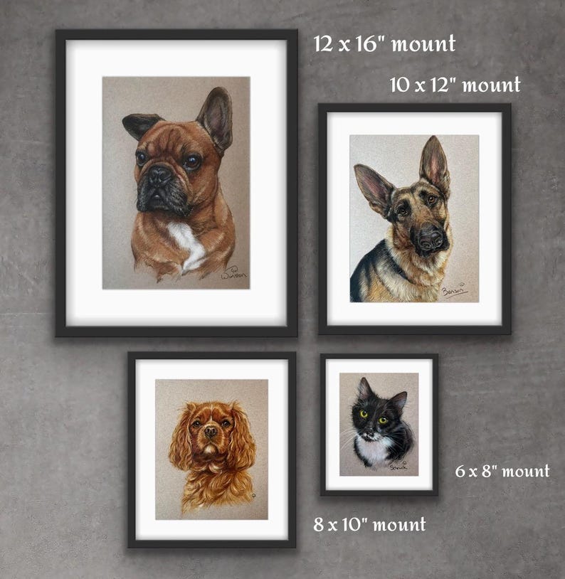 Puede incluir: Cuatro retratos de mascotas enmarcados, incluyendo un Bulldog Franc&eacute;s, un Pastor Alem&aacute;n, un Cavalier King Charles Spaniel y un gato blanco y negro. Los marcos negros rodean las obras, con tama&ntilde;os de montaje de 30,5 x 40,6 cm, 25,4 x 30,5 cm, 20,3 x 25,4 cm y 15,2 x 20,3 cm.