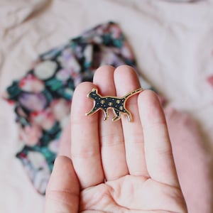 Guld emaljnål, katt, stjärna, förgylld metall, liten present, födelsedag, nålar, magi, guld, brosch, accessoar, galax, häxa