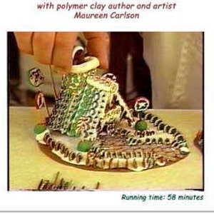 Video online - Vol. 4 - Come realizzare una casa di pan di zenzero e decorazioni natalizie con pasta polimerica di Maureen Carlson e Wee Folk Creations