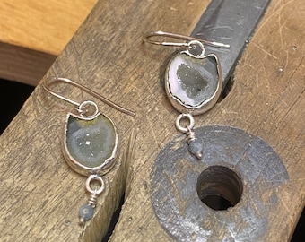Silver earrings with tabasco geode en aquamarine