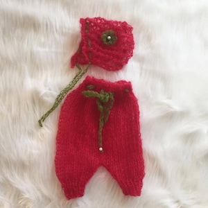 Newborn Christmas Outfit, Photo Prop, Christmas Bonnet and Pants Set, Hand Knit