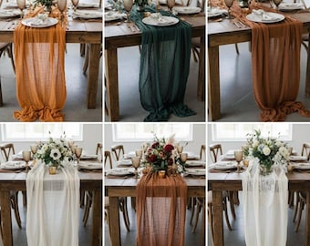 Runner da tavolo Wild Country Wedding, Boho Flow, garza di cotone stropicciata trasparente tinta a mano, terra di Siena bruciata, arancione, smeraldo, oliva, ruggine