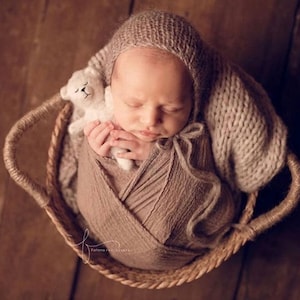 Sea Grass Basket with Woven Handles, Newborn Photo Props, Newborn Basket