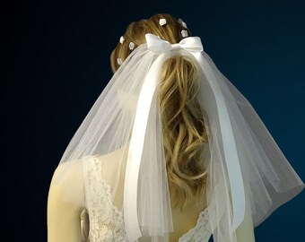 Short Ponytail Wedding Veil, Veil with Bow, Short Veil, White, Ivory, Bridal Veil, Wedding Veil, Ponytail Veil, Updo Veil, Veil for ponytail
