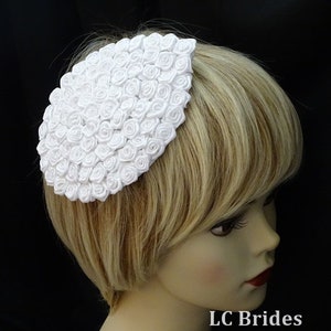 White Wedding Mini Hat, Flower Fascinator Hat, White Bridal Hat, Bridal Hairpiece, Mini Hat, White