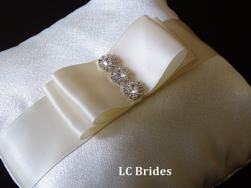 Coussin De Mariage Promises His & Hers Pour Alliance - Ivoire, Broderie Dorée Et Strass, Satin