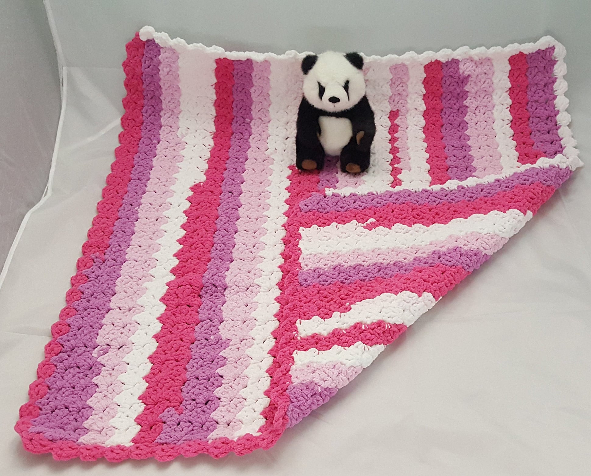 Scalloped Edge Striped Baby Blanket Etsy Nederland