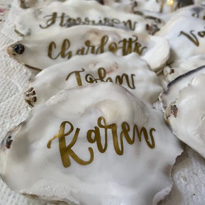 Oyster Shell Place Cards Wedding Place Cards Beach Wedding Gold Oyster Shell Name Cards Personalized Shells for Wedding Favor zdjęcie 4