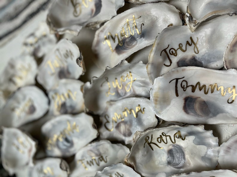 Oyster Shell Place Cards Wedding Place Cards Beach Wedding Gold Oyster Shell Name Cards Personalized Shells for Wedding Favor zdjęcie 1