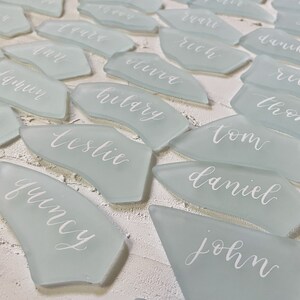 Sea Glass Place Cards Sea Glass Escort Cards Calligraphy Place Cards Beach Wedding Summer Wedding Coastal Wedding Place Cards zdjęcie 4