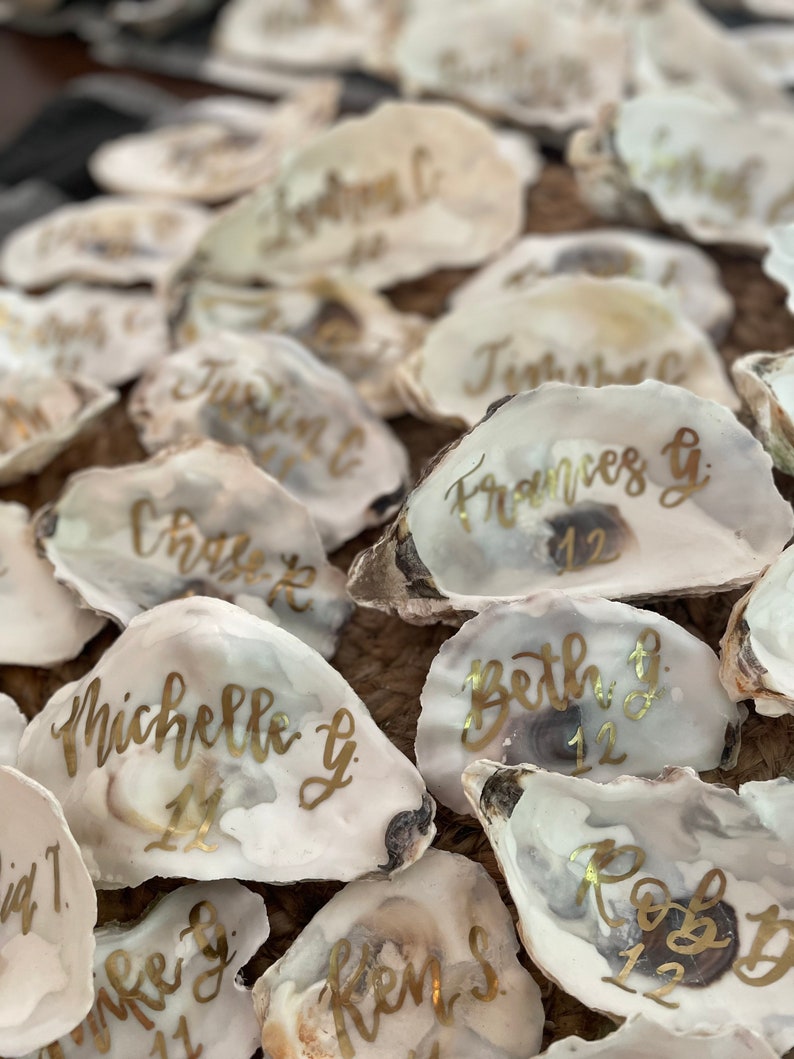 Oyster Shell Place Cards Wedding Place Cards Beach Wedding Gold Oyster Shell Name Cards Personalized Shells for Wedding Favor zdjęcie 2