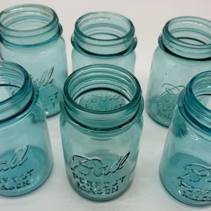 Vintage aqua/blue pint BALL PERFECT MASON jar - regular mouth