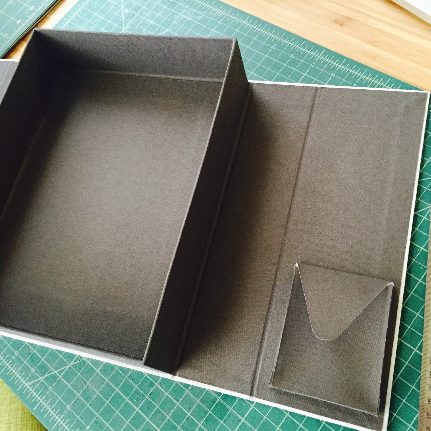 Brown Wooden Clamshell Box, Photo Album Box, Luxury Keepsake Box, Custom  Size Scrapbook Box 