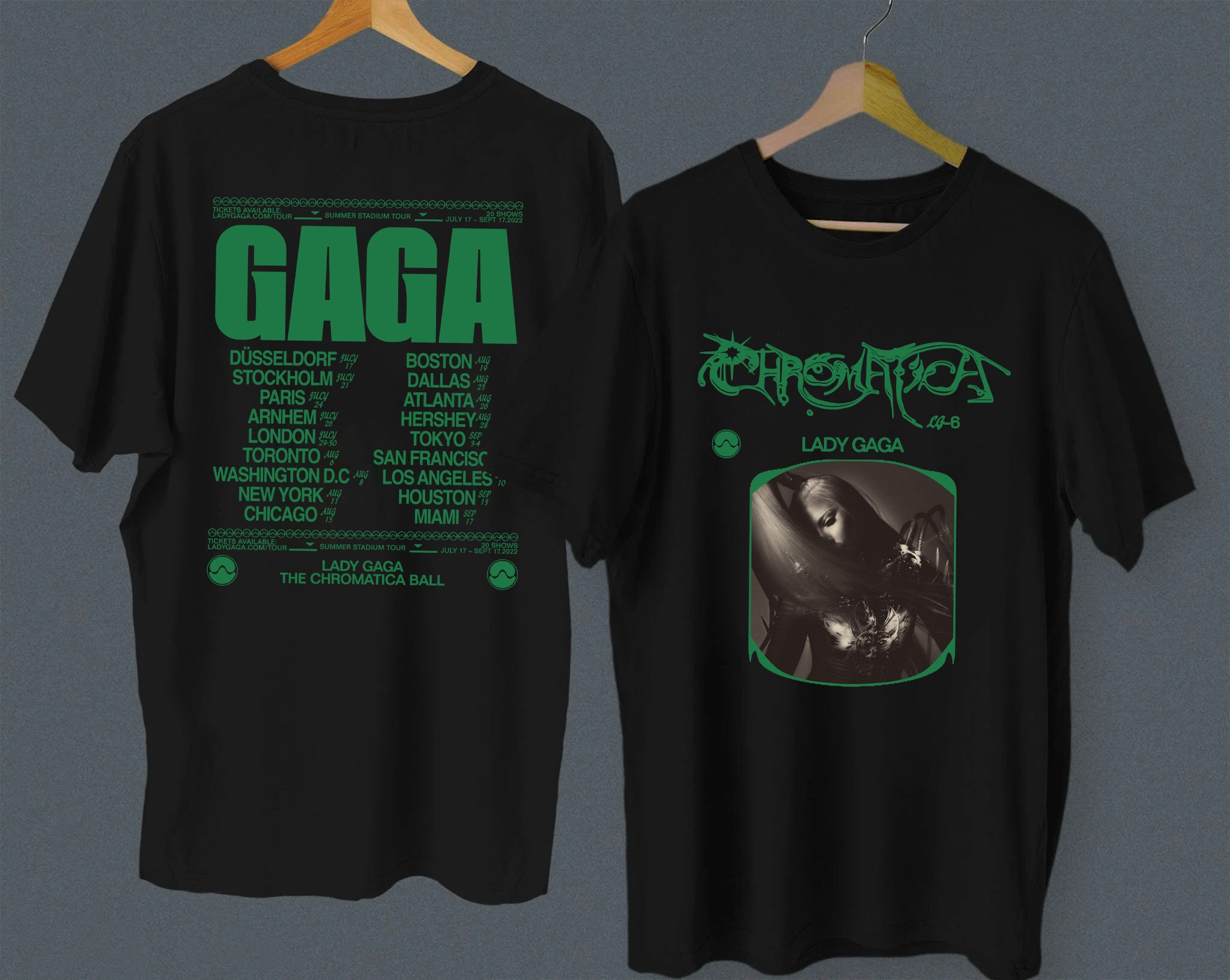 Discover The Chromatica Ball Tour Lady Gaga Tour Bad Romance Zweiseitiges T-Shirt