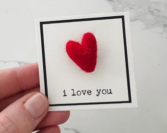 Pin de chaqueta con forma de corazón, pin de corazón de fieltro
