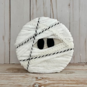 Wood mummy Head, wood mummy décor, Halloween décor, mummy shelf sitters, Halloween décor
