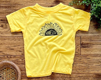 Sunflower Shirt, Minnesota Shirt, Sunflower Child, Flower Child, Sunflower Field, Sunflower Graphic Tee, Screen Print Tee, Silk Screen Shirt