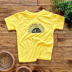 Sunflower Shirt, Minnesota Shirt, Sunflower Child, Flower Child, Sunflower Field, Sunflower Graphic Tee, Screen Print Tee, Silk Screen Shirt