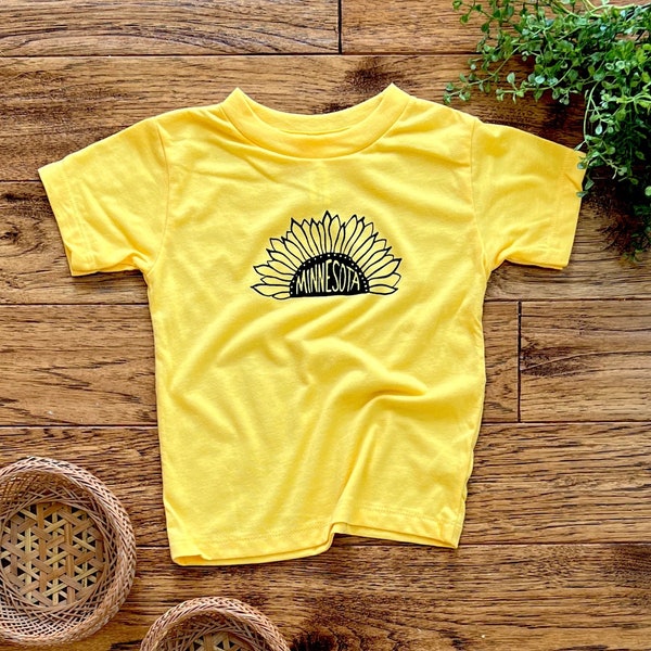 Sunflower Shirt, Minnesota Shirt, Sunflower Child, Flower Child, Sunflower Field, Sunflower Graphic Tee, Screen Print Tee, Silk Screen Shirt