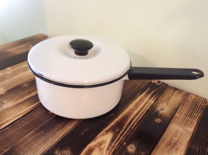 Vintage Enamel Black and White Sauce Pan Retro CookwareBlack and White Cooking Pot with Lid