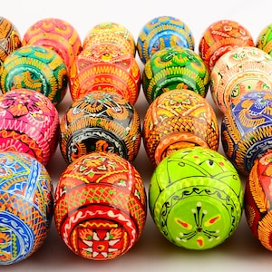 24 Easter Painted Eggs Wooden Ukrainian Pysanky (Pysanka). Polish Pisanki. Czech Kraslice.