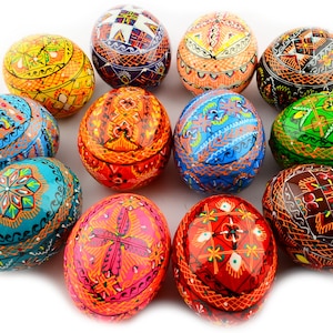 12 Uova Di Pasqua Dipinte Pysanky ucraino in legno (Pysanka). Pisanki polacco. Kraslice ceco.