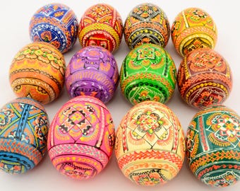 12 Easter Painted Eggs Wooden Ukrainian Pysanky (Pysanka). Polish Pisanki. Czech Kraslice.