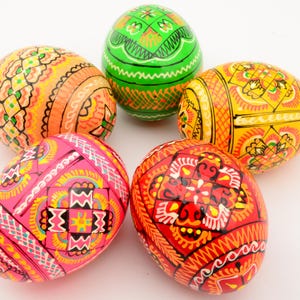 5 Easter Painted Eggs Wooden Ukrainian Pysanky (Pysanka). Polish Pisanki. Czech Kraslice.