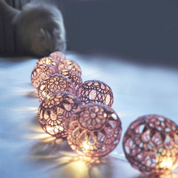 String Fairy Light Christmas lights Wedding  Lighting Bedroom lighting 20 Lilac Lace Crocheted balls Night Lights Garland light