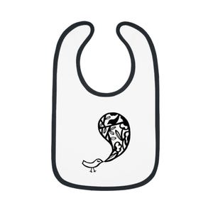 鳥のデザインが施されたかわいいベビービブ。幼児に最適。ベビーシャワーに最適。授乳の必需品。スタイリッシュなギフトアイデア。ユニークなベビーウェア。