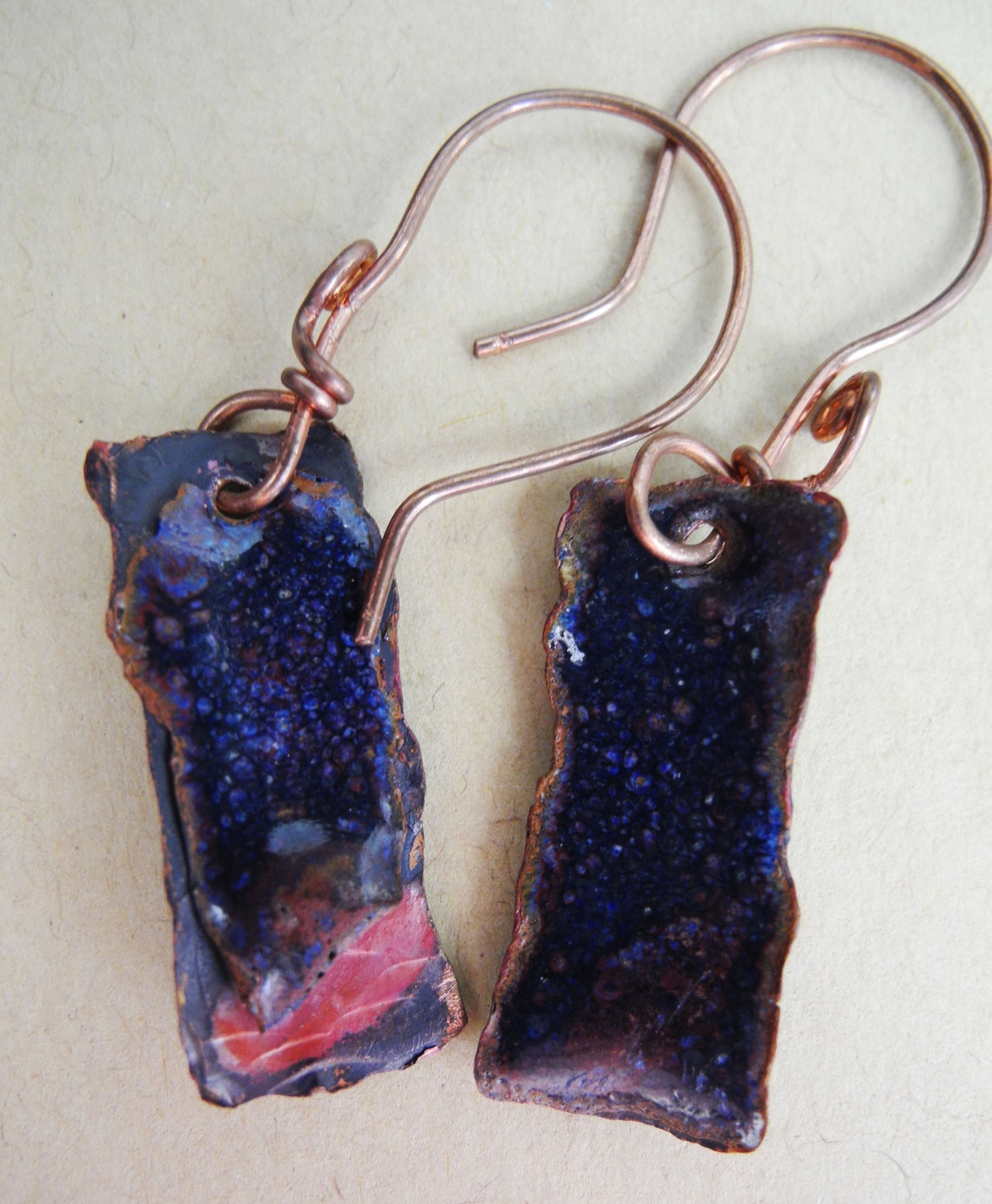 Seafoam Grüne Glas Emaille Kupfer Ohrringe verziert mit lila | Etsy