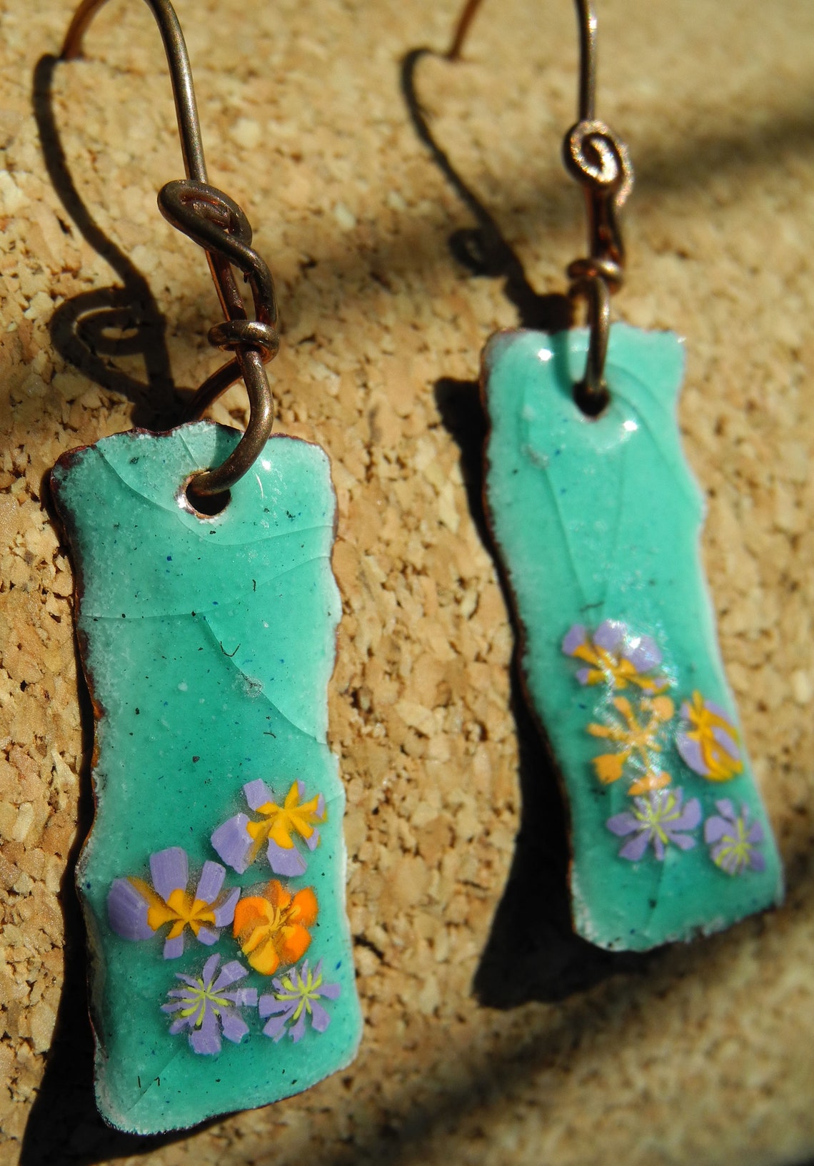 Seafoam Grüne Glas Emaille Kupfer Ohrringe verziert mit lila | Etsy