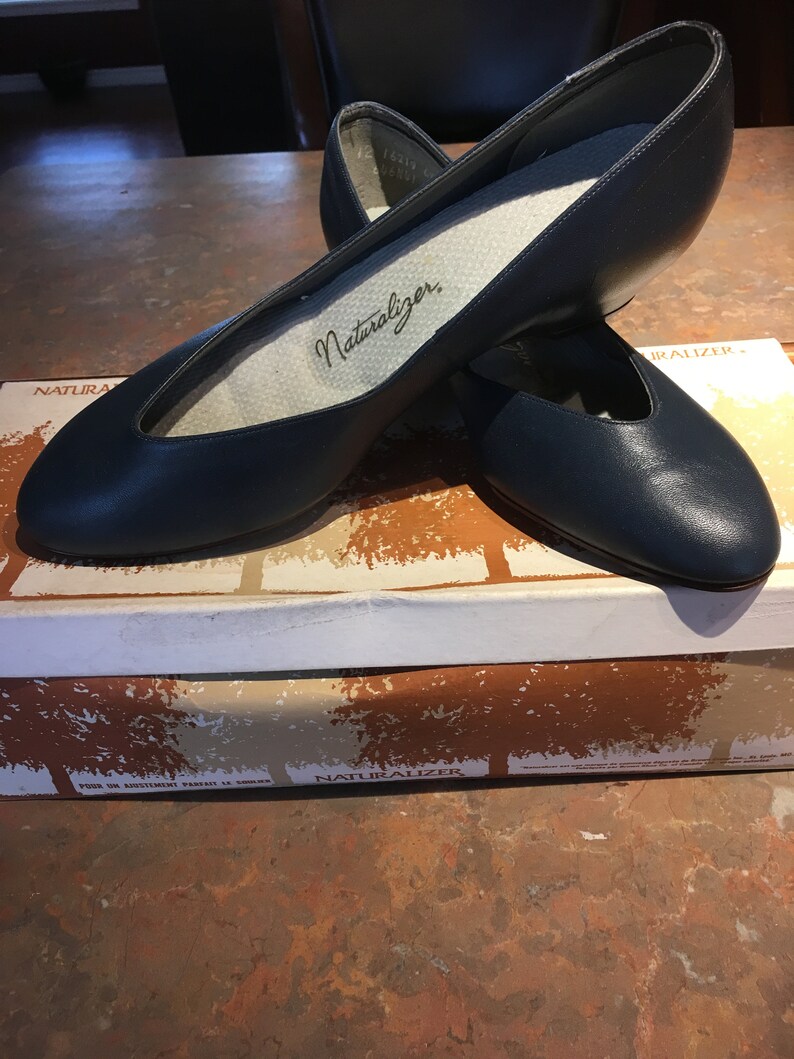 navy blue naturalizer shoes